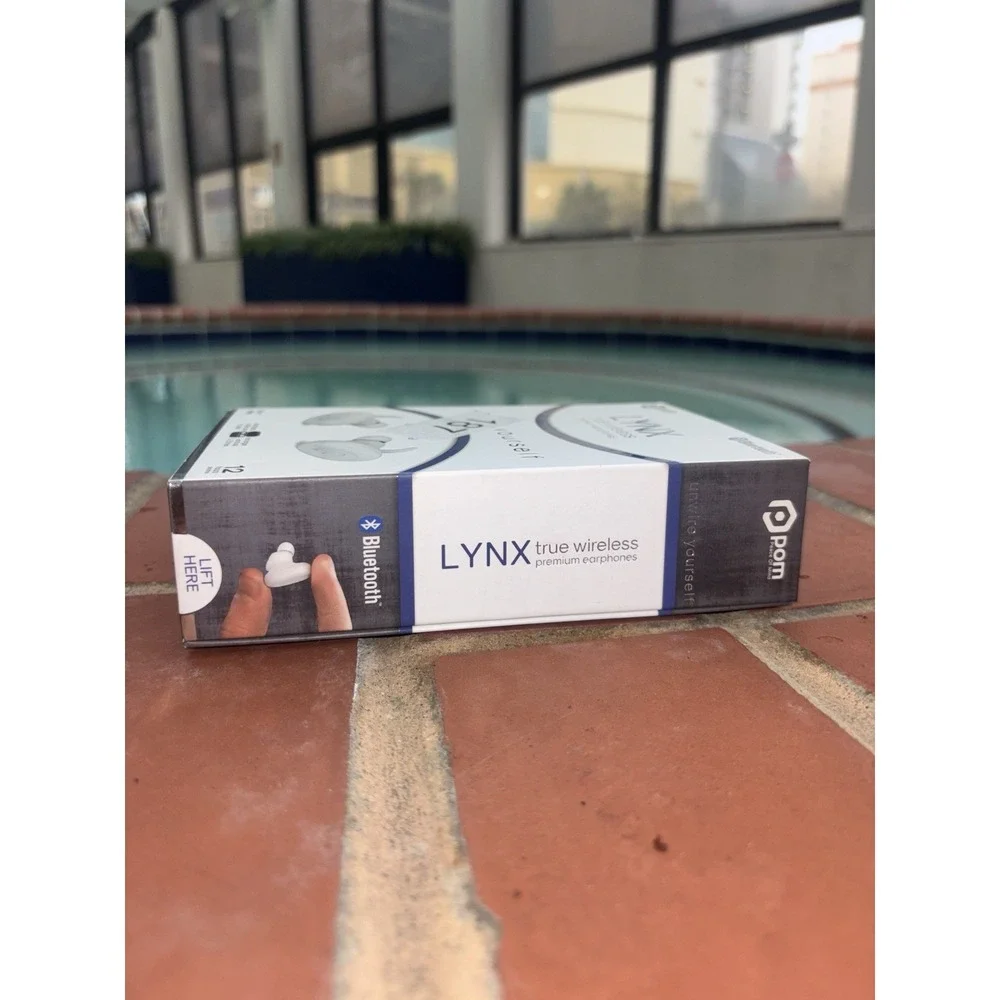 LYNX True Wireless Bluetooth Earbuds with Charging Case White Brand New